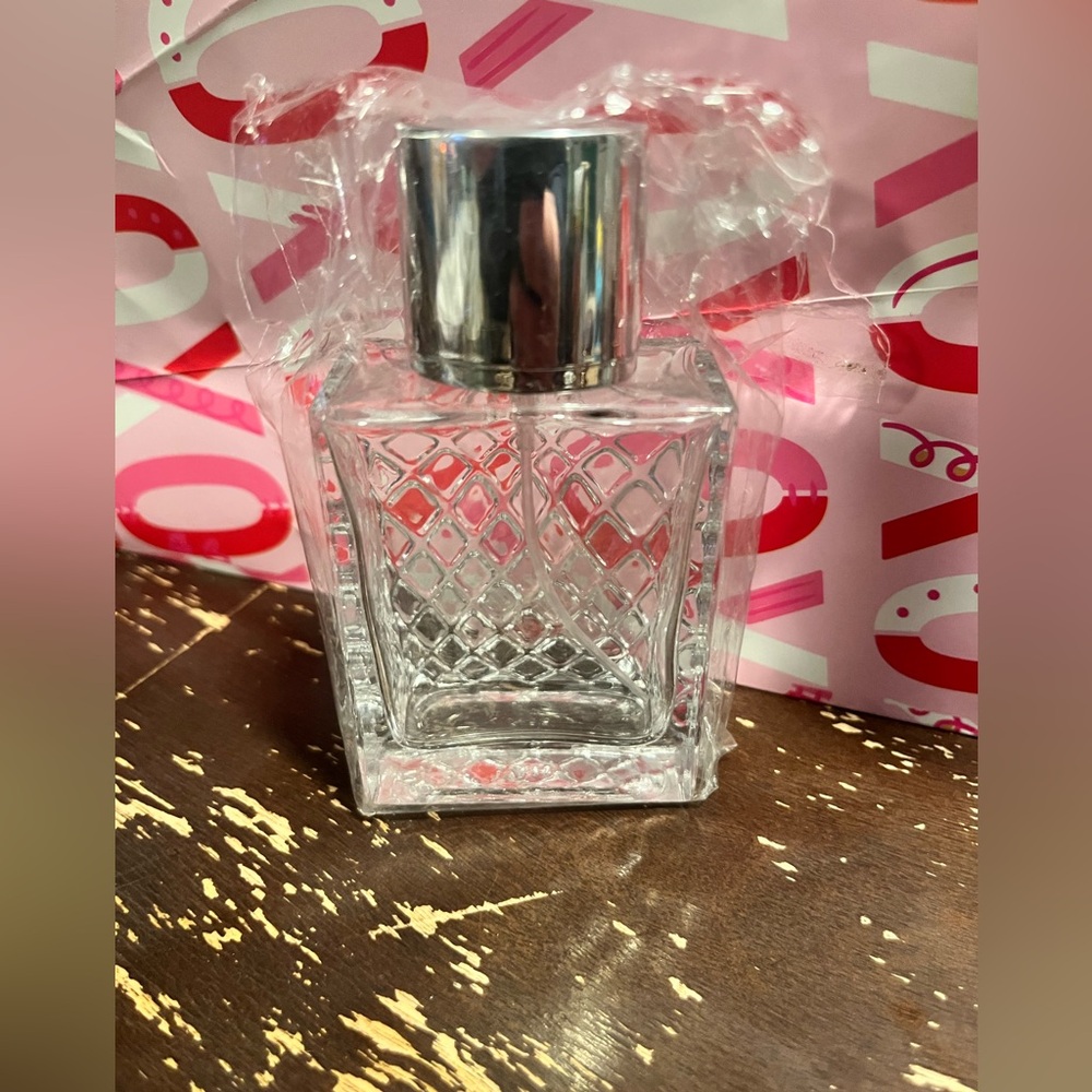 Jbh* New! Square Grids Carved Perfume Bottle Clear Glass bottle Empty  - Refilla - Picture 6 of 6